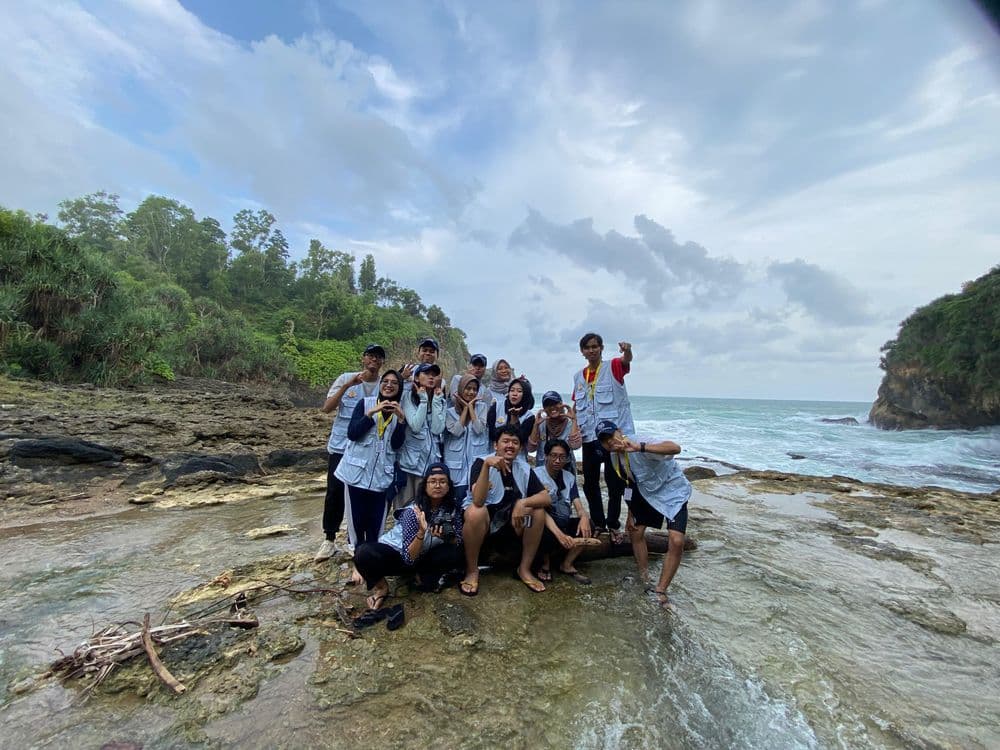 Pesona Tersembunyi Teluk: Surga Kecil di Desa Plumbungan